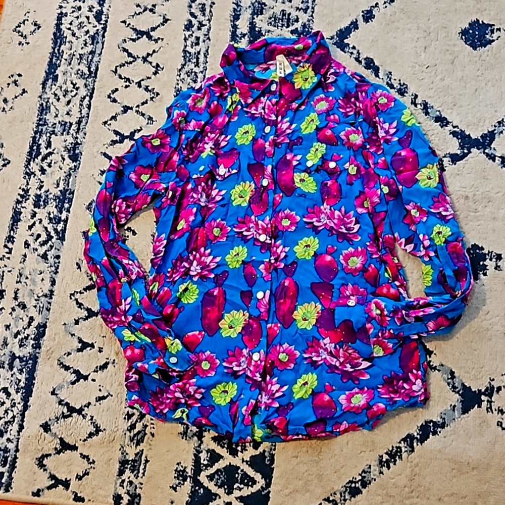 Girls Ropper shirt, like New, size XL-14